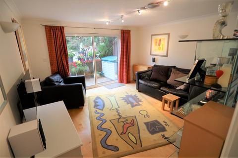 26a Lynwood, Guildford, GU2 7NY