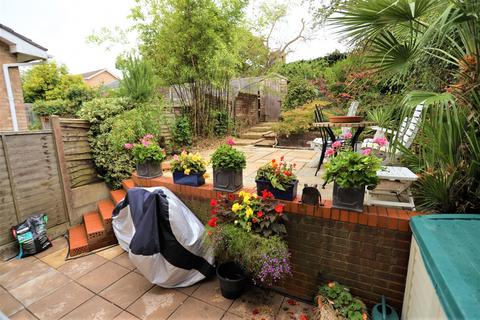 26a Lynwood, Guildford, GU2 7NY