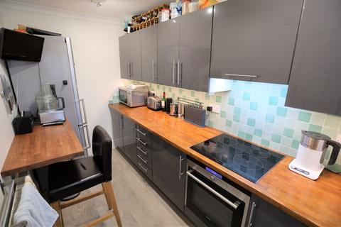 26a Lynwood, Guildford, GU2 7NY