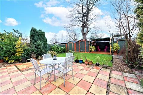 56 Ewins Close, Ash, Aldershot, GU12 6SA
