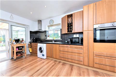 56 Ewins Close, Ash, Aldershot, GU12 6SA