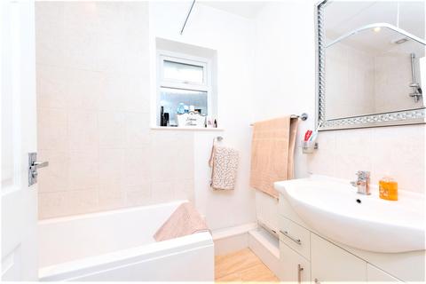 56 Ewins Close, Ash, Aldershot, GU12 6SA