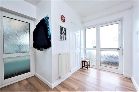 56 Ewins Close, Ash, Aldershot, GU12 6SA