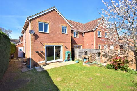 26 Oaktrees, Ash, Aldershot, GU12 6QS