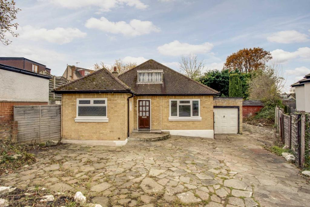 Garratts Road, Bushey Heath 2 bed detached bungalow £620,000