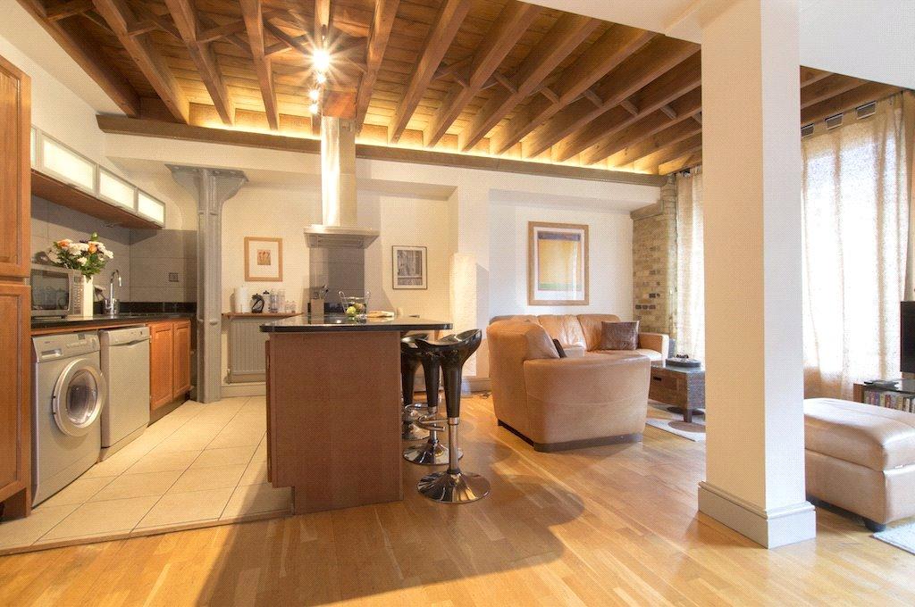 Kitchen/Lounge Area