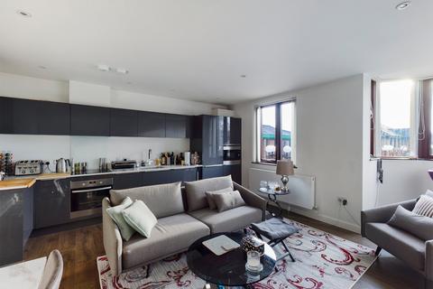 3 bedroom apartment for sale - Roman House, Hanworth Lane, Chertsey, Surrey, KT16