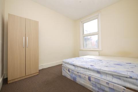 4 bedroom terraced house to rent, Eleanor Road, London, E15