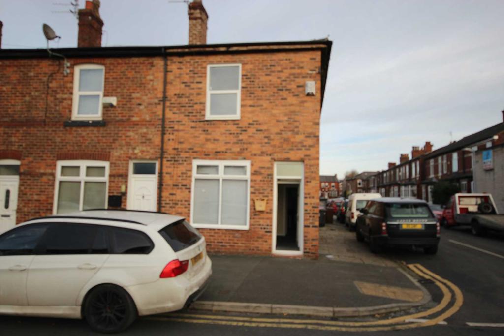 17 Clifford St, Eccles 2 bed end of terrace house £750 pcm (£173 pw)