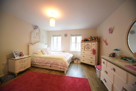 5 bedroom detached house to rent, Heathland Way, Mildenhall, Bury St. Edmunds, Suffolk, IP28