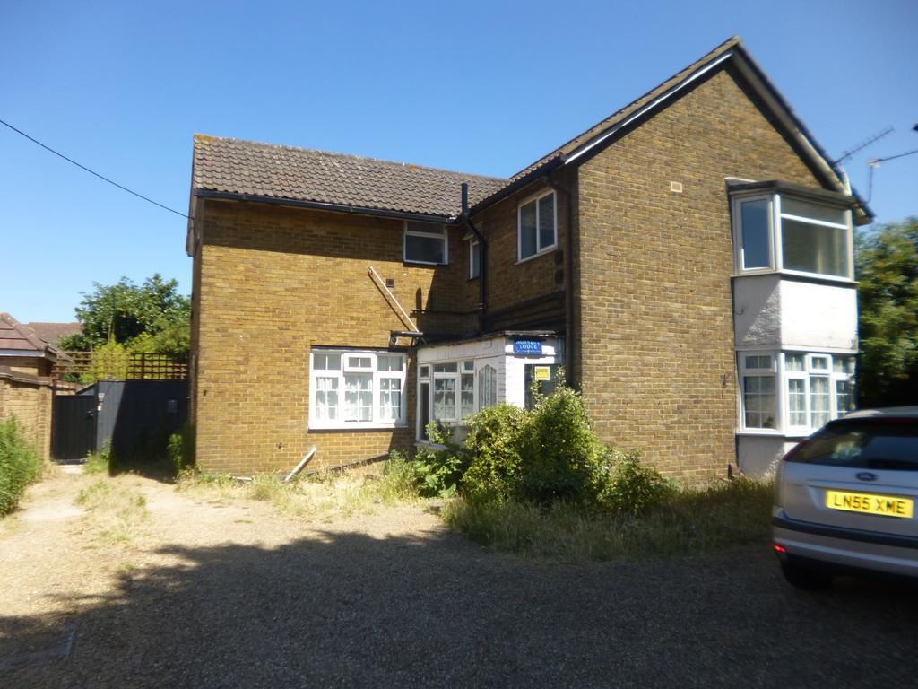 Eleanor Cross Road, Waltham Cross EN8 2 bed apartment £1,100 pcm (£