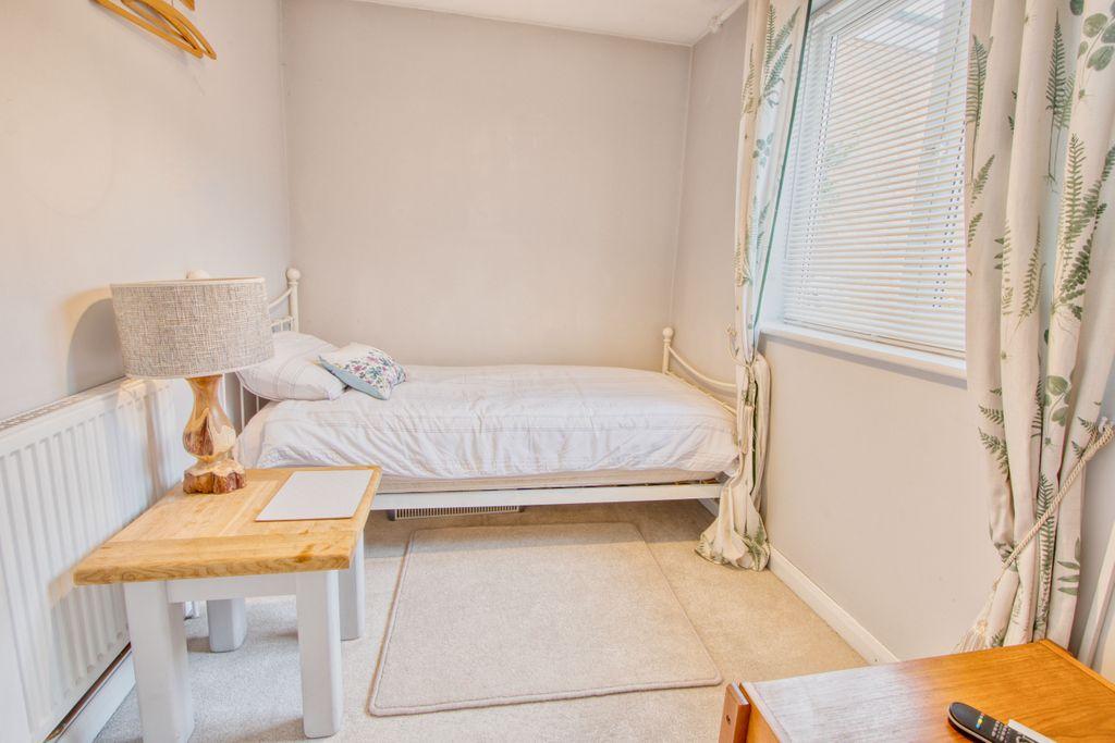 Bedroom /Office