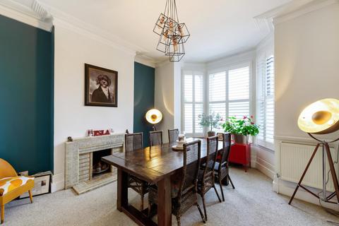 82 Tottenham Lane, London, N8 7EE
