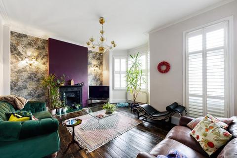82 Tottenham Lane, London, N8 7EE