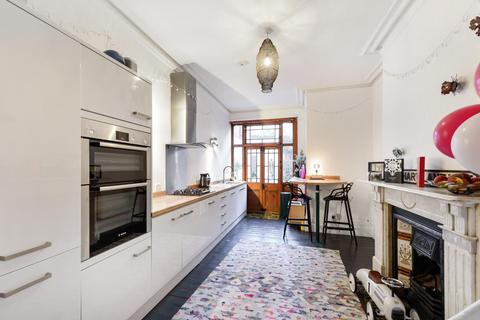 82 Tottenham Lane, London, N8 7EE