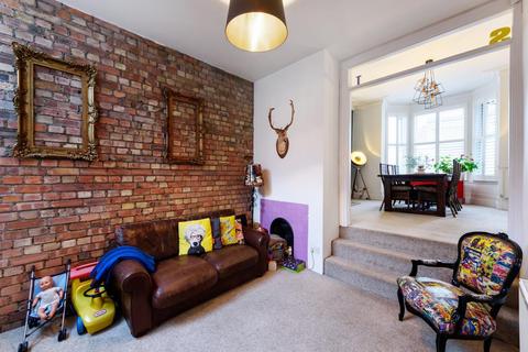 82 Tottenham Lane, London, N8 7EE