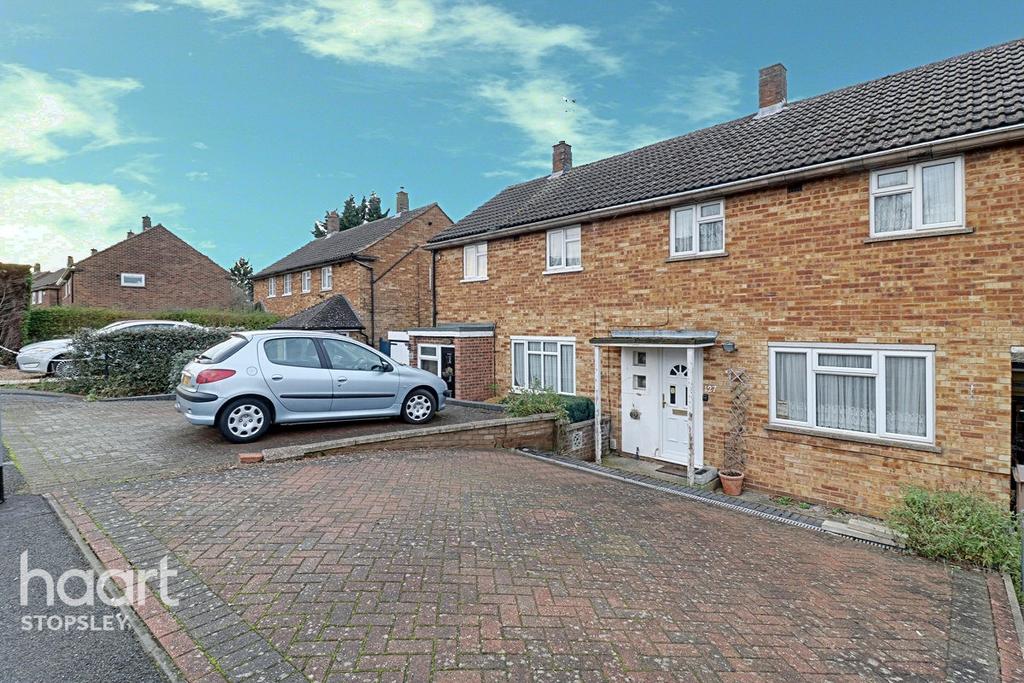 Hollybush Road, Stopsley, Luton 2 bed terraced house £270,000
