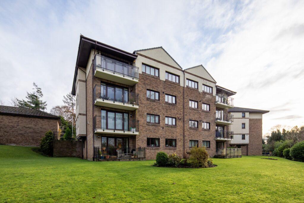 Ravenscourt, Thorntonhall 2 bed apartment for sale £275,000