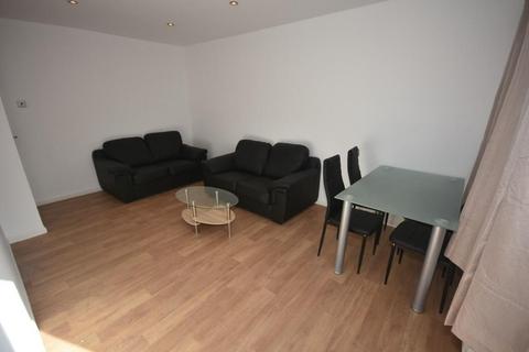 3 bedroom apartment to rent, Rockdove Avenue, Hulme, Manchester. M15 5EH