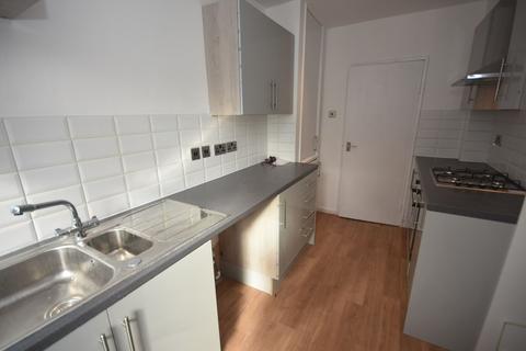 3 bedroom apartment to rent, Rockdove Avenue, Hulme, Manchester. M15 5EH