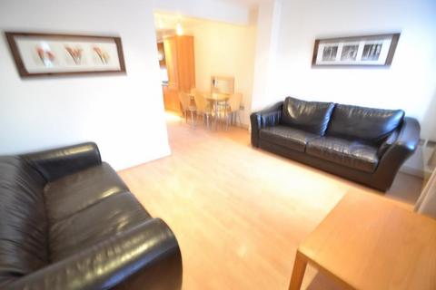 3 bedroom townhouse to rent, Raby Street, Manchester. M16 7DJ