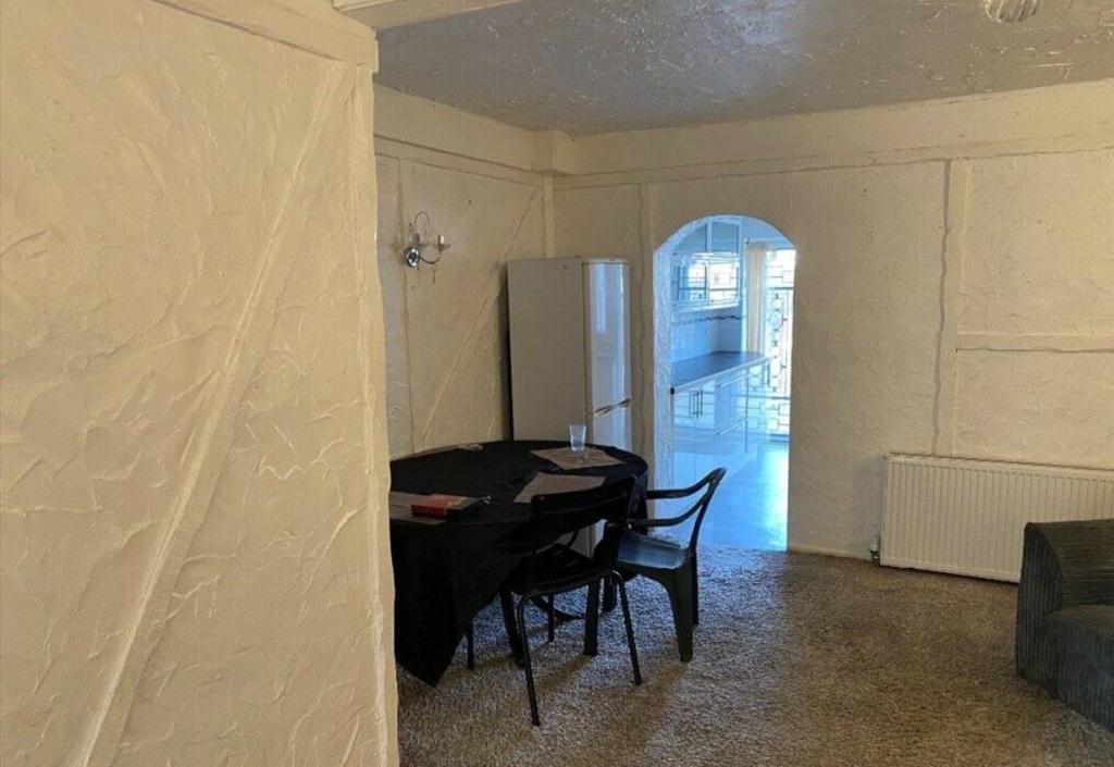 Surrey Road, Dagenham 2 bed detached house £1,400 pcm (£323 pw)