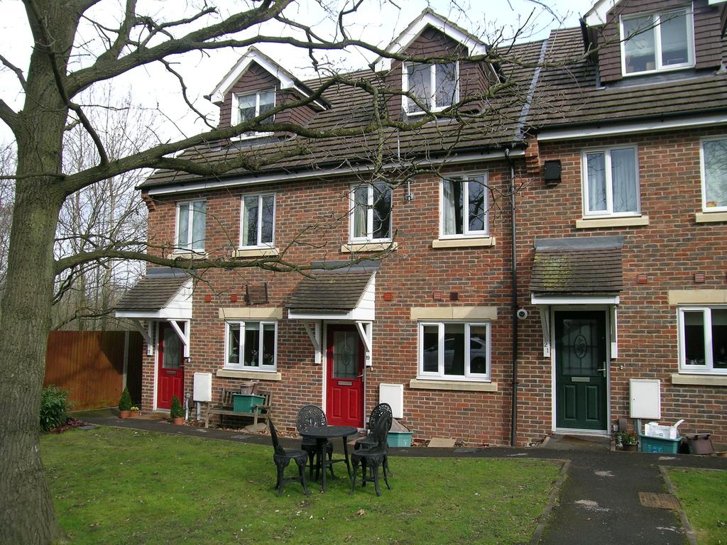 Burford Road, Worcester Park KT4 3 bed terraced house £1,750 pcm (£