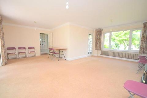 3 bedroom bungalow to rent - Green Glades, Hornchurch, RM11