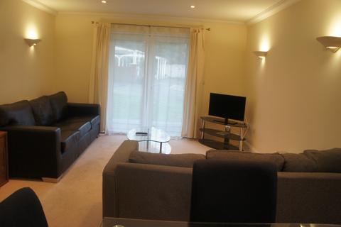 2 bedroom flat to rent, The pines, Turners Hill Road, Worth