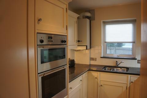 2 bedroom flat to rent, The pines, Turners Hill Road, Worth