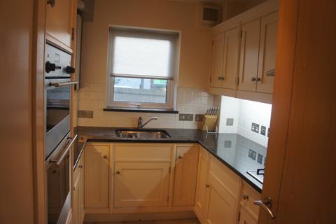 2 bedroom flat to rent, The pines, Turners Hill Road, Worth