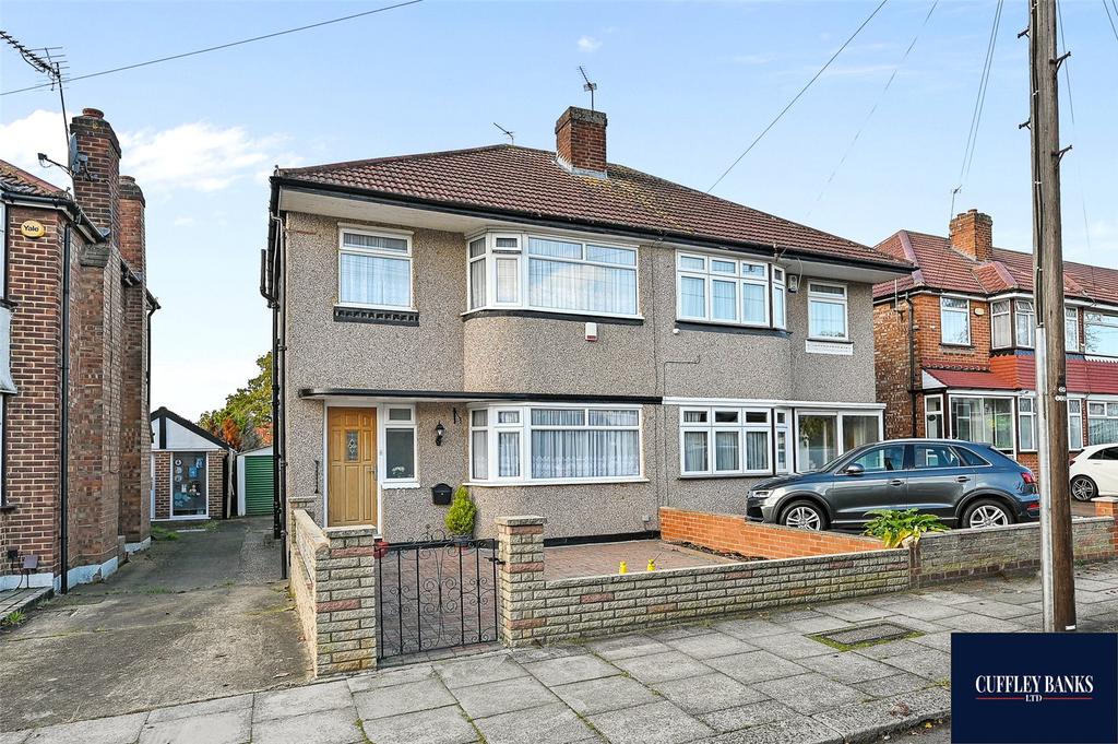 V Way, Perivale, Middlesex, UB6 3 bed semidetached house £580,000