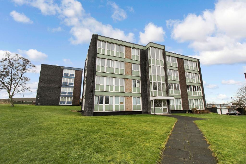 St. Keverne Square, Kenton, Newcastle... 2 bed flat £525 pcm (£121 pw)