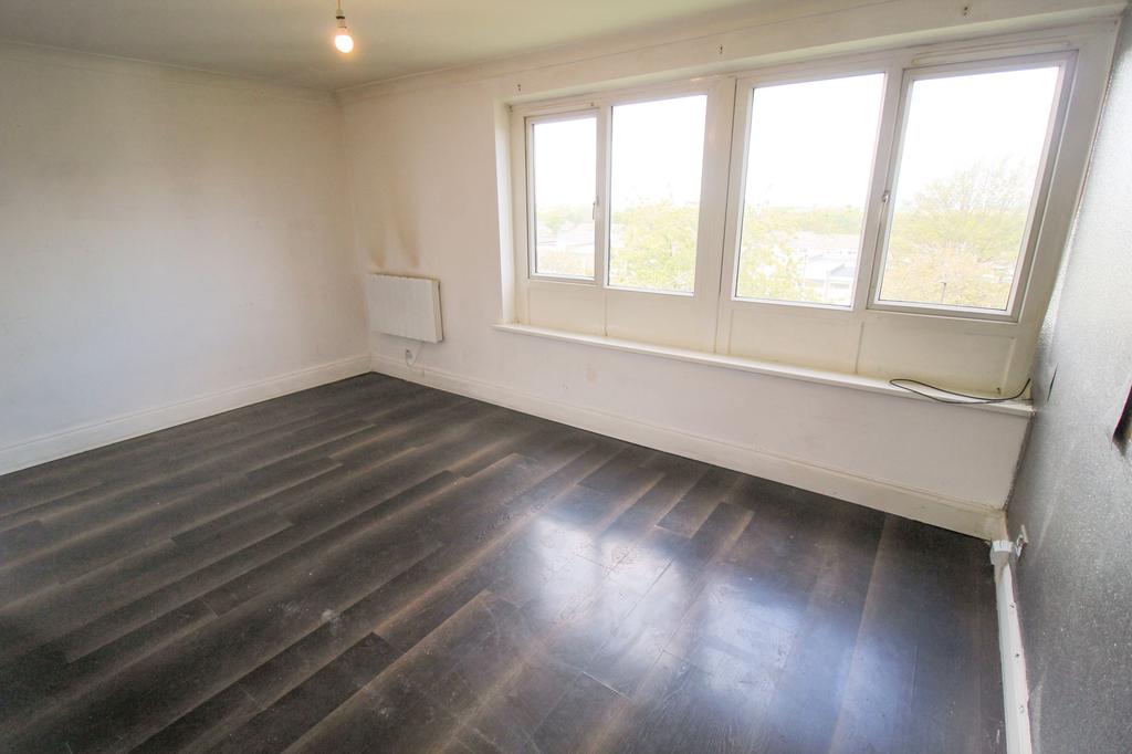 St. Keverne Square, Kenton, Newcastle... 2 bed flat £525 pcm (£121 pw)