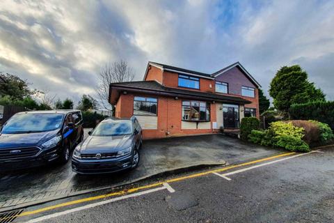 7 The Gabriels, Shaw, Oldham, OL2 7HU