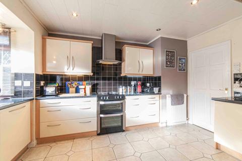 7 The Gabriels, Shaw, Oldham, OL2 7HU