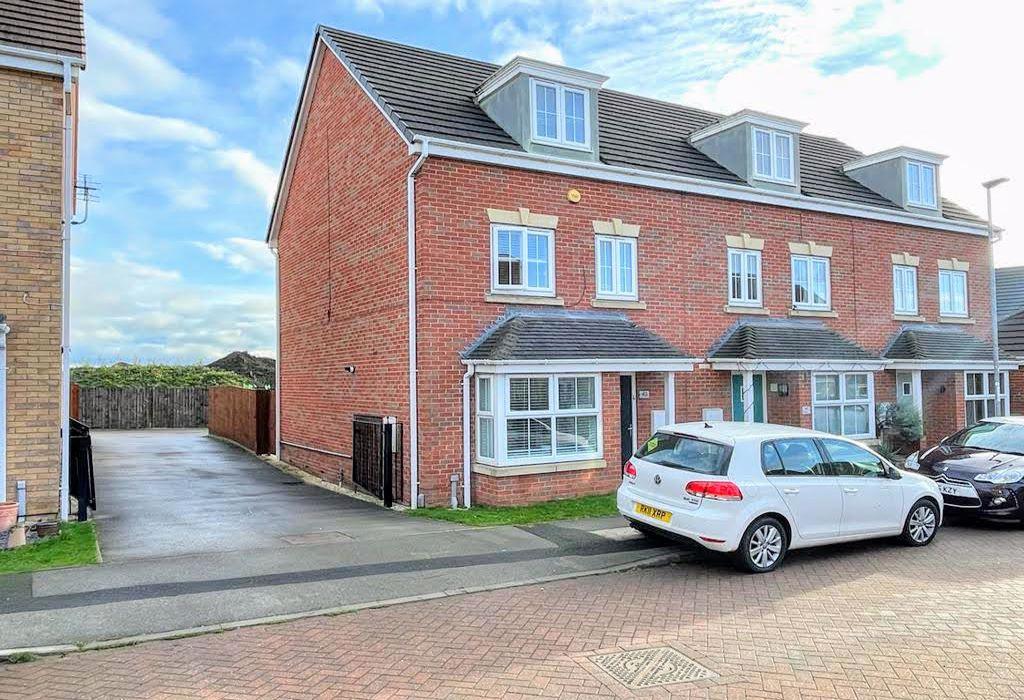 St. Helens Avenue, Barnsley, S71 2AX 4 bed end of terrace house £210,000