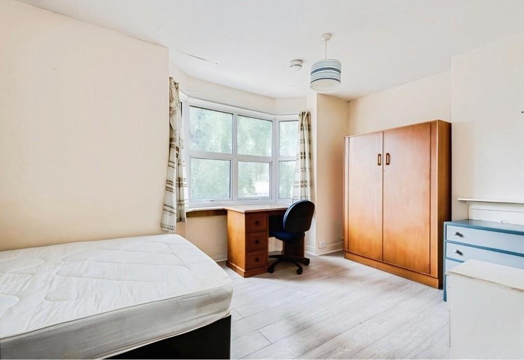 Bedroom 4 - Angle 1