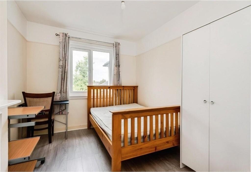 Bedroom 5 - Angle 1