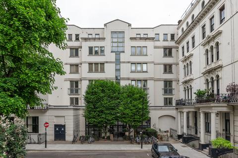 3 bedroom flat to rent, Kensington Gardens Square, London