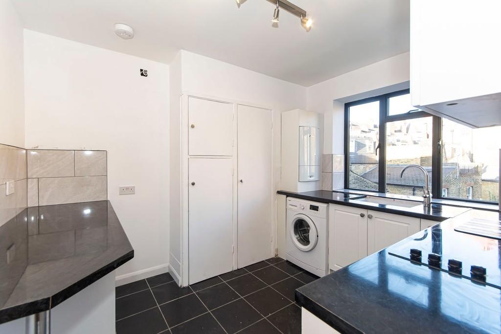 Brynmaer Road, Battersea 2 bed flat £2,000 pcm (£462 pw)