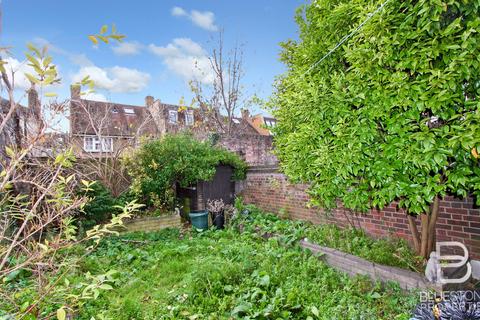 4 bedroom terraced house to rent, Gatton Road, Tooting Broadway