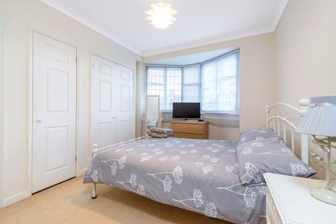 8 Overmead, Sidcup, DA15 8DS