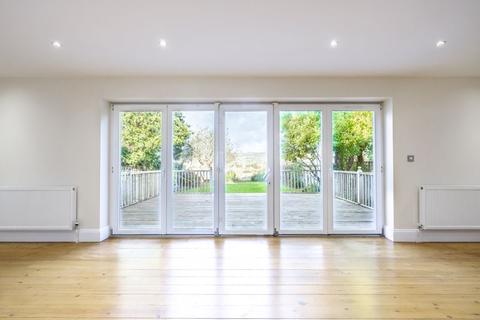 26 Elm Close, Wells, BA5 1LZ