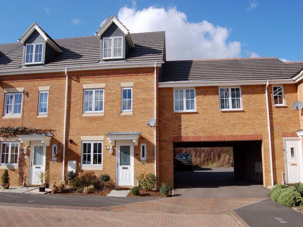Howes Drive, Marston Moretaine, Bedfordshire, MK43 4 bed townhouse £