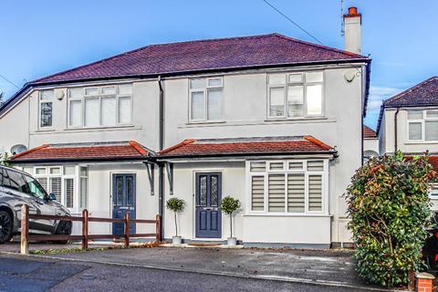 19 Hillcrest Road, Whyteleafe, CR3 0DL