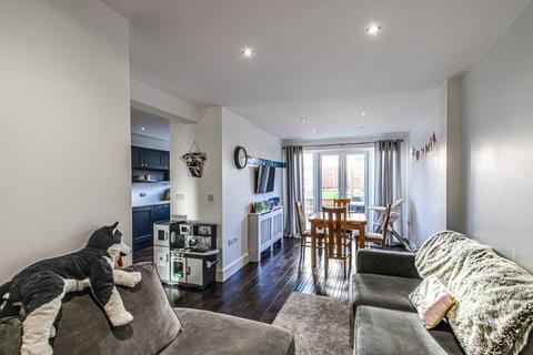 19 Hillcrest Road, Whyteleafe, CR3 0DL