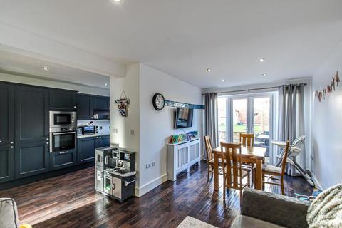 19 Hillcrest Road, Whyteleafe, CR3 0DL