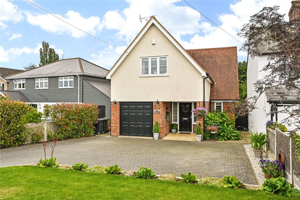 Sandyhurst Lane, Ashford, Kent, TN25 3 bed detached house £650,000