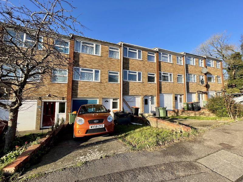 Oakwood Avenue, Dunstable 3 bed terraced house £280,000